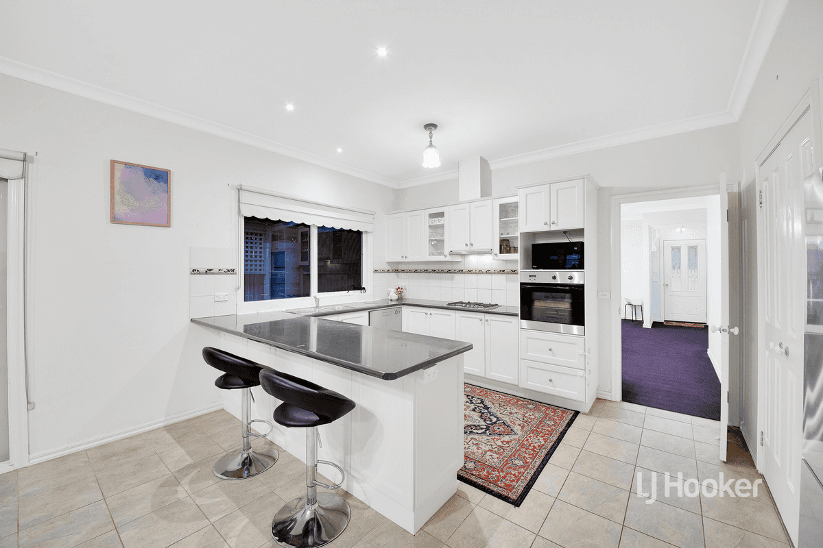 34 Sumner Crescent, POINT COOK, VIC 3030