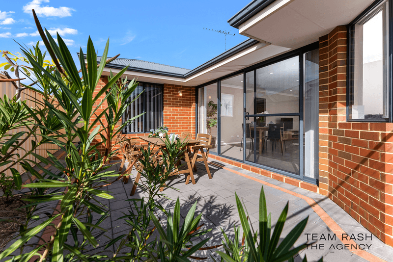 25/11 Hazlett Way, Canning Vale, WA 6155