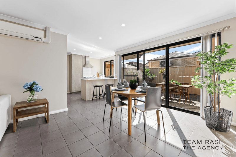 25/11 Hazlett Way, Canning Vale, WA 6155