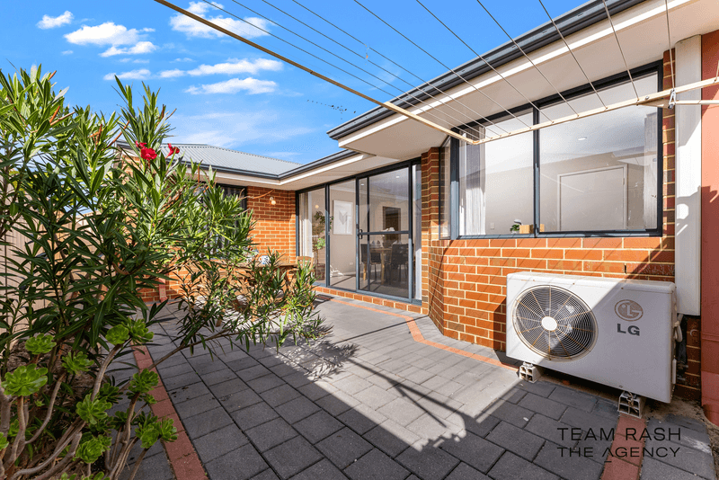 25/11 Hazlett Way, Canning Vale, WA 6155