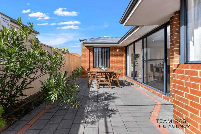 25/11 Hazlett Way, Canning Vale, WA 6155