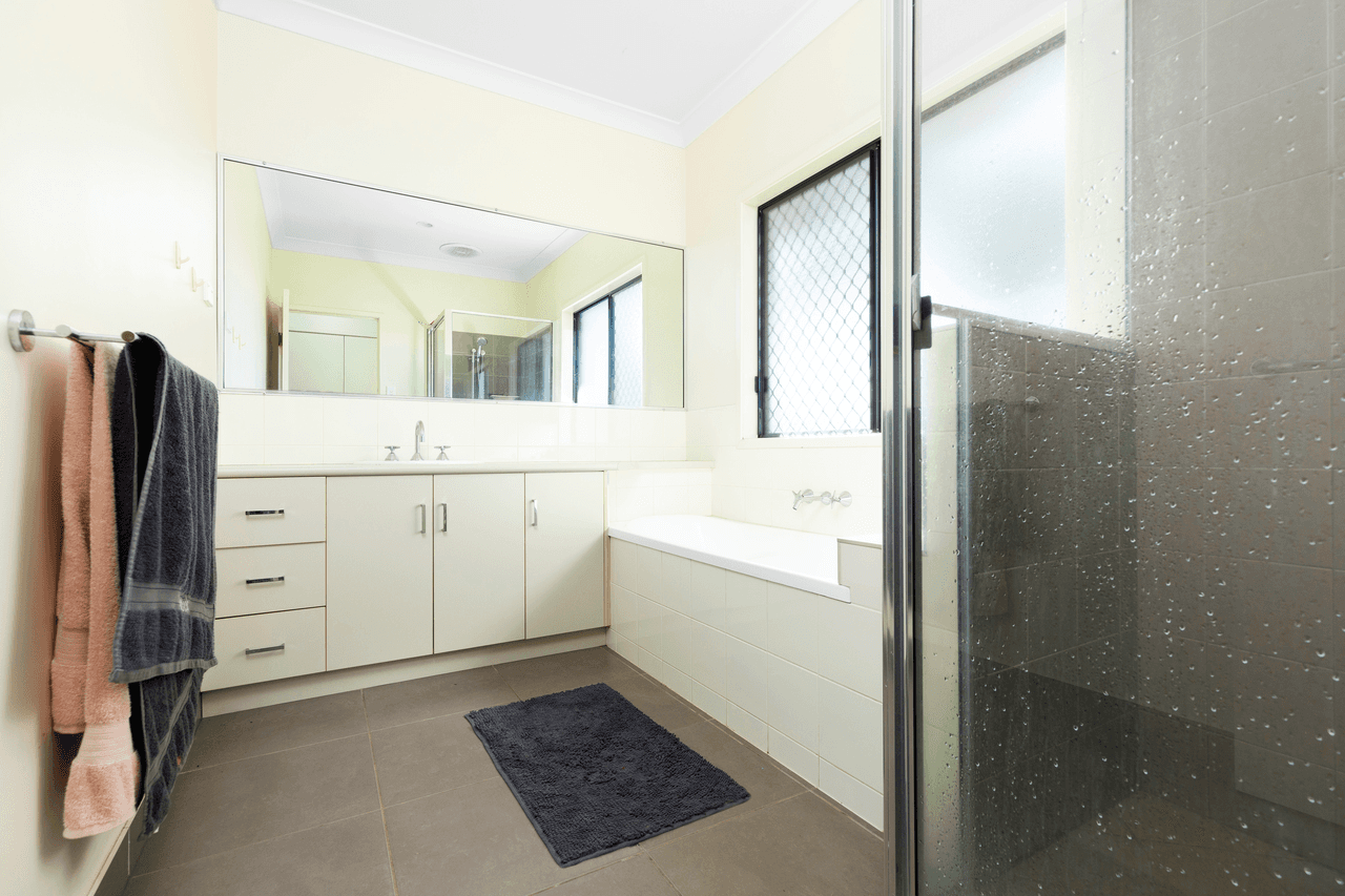 2 Woden Crescent, OORALEA, QLD 4740