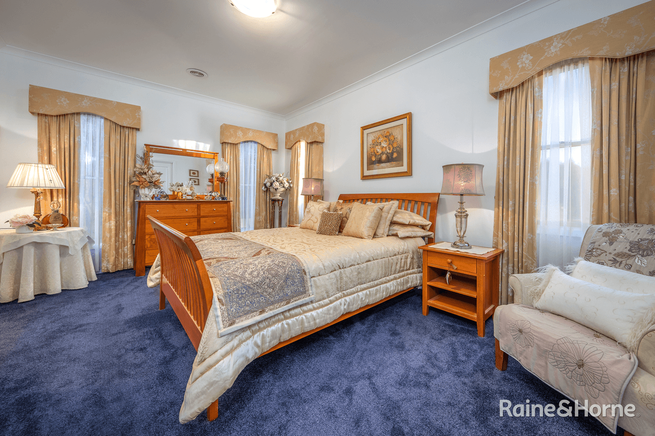 6 The Avenue, SUNBURY, VIC 3429