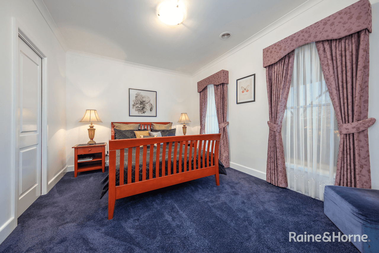 6 The Avenue, SUNBURY, VIC 3429