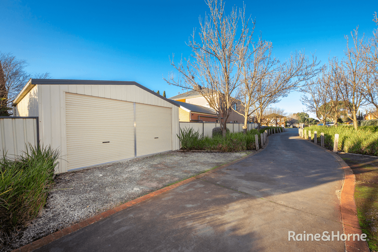 6 The Avenue, SUNBURY, VIC 3429