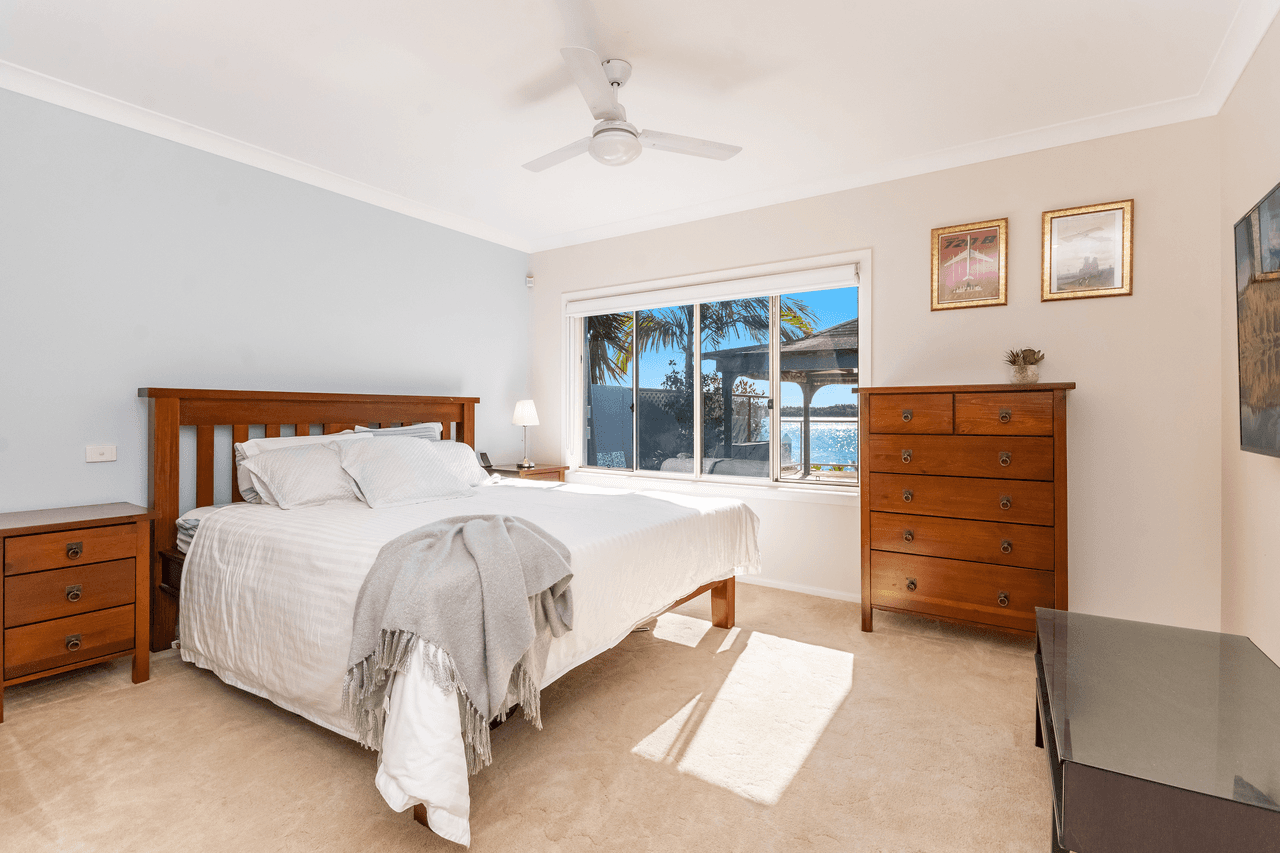 19 Edgewater Close, YAMBA, NSW 2464