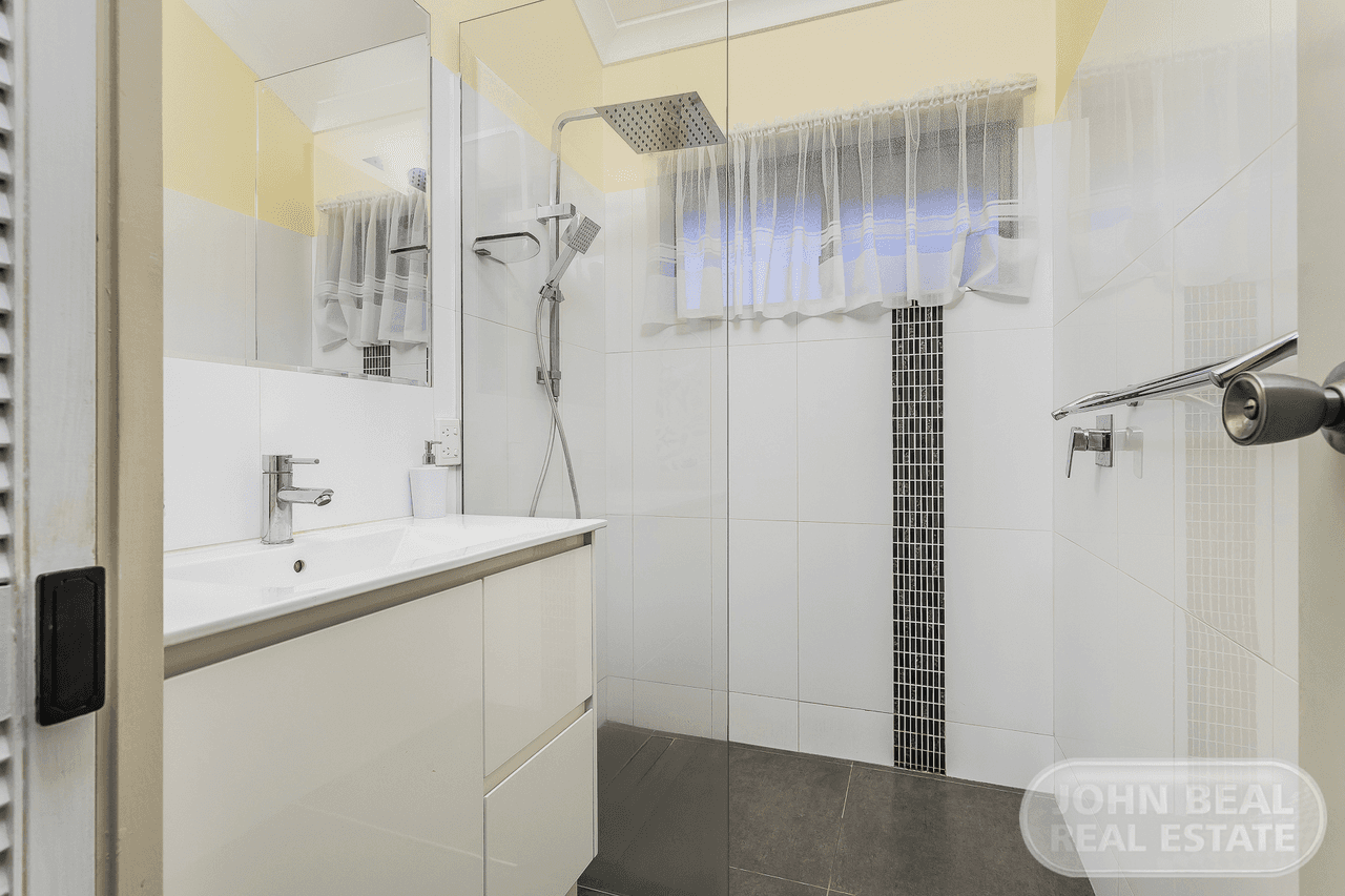 Unit 3/139 Prince Edward Pde, Scarborough, QLD 4020