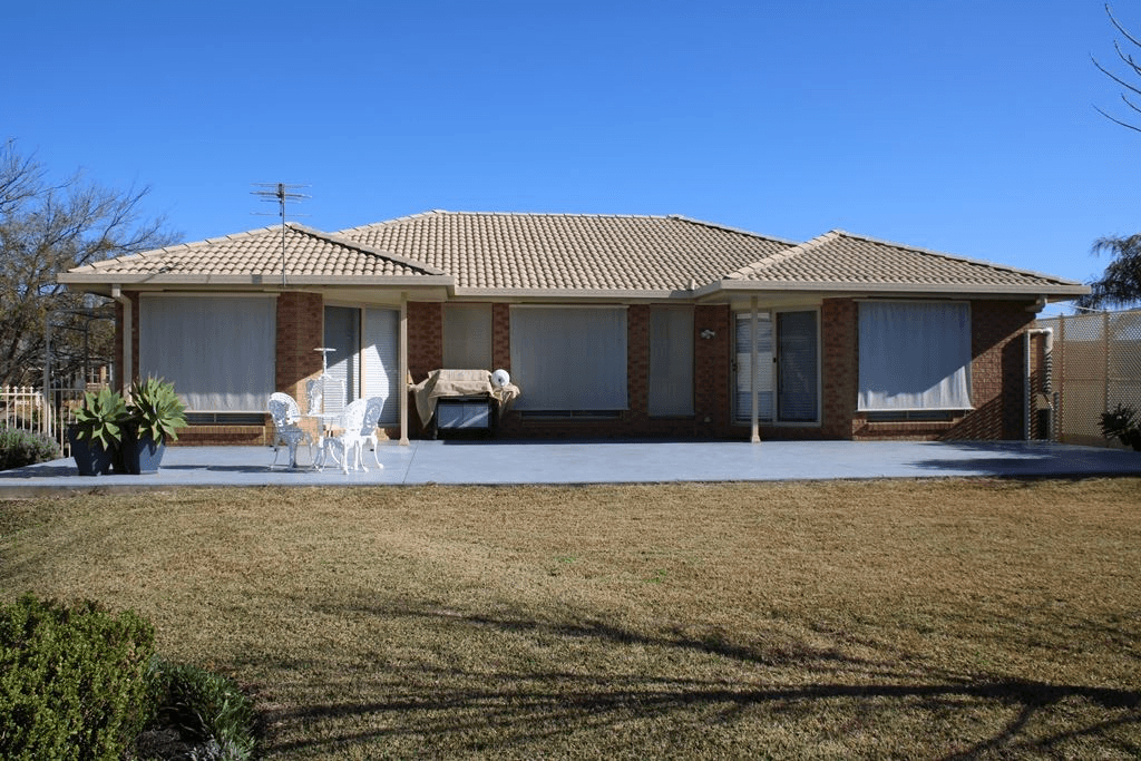 12 Ningadhun Circuit, Narrabri, NSW 2390