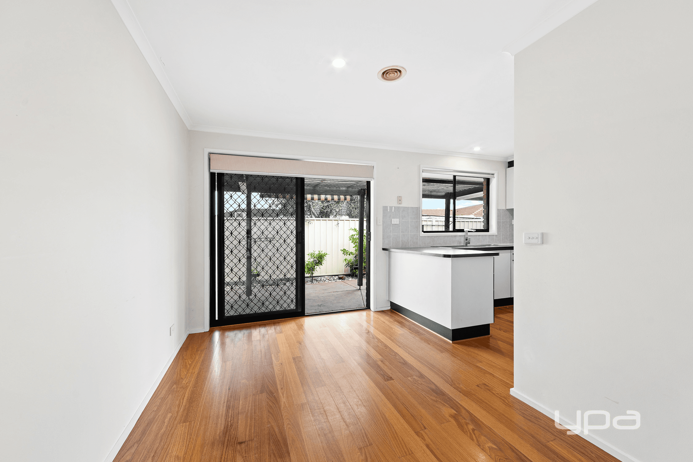 2/37 Galena Crescent, KINGS PARK, VIC 3021