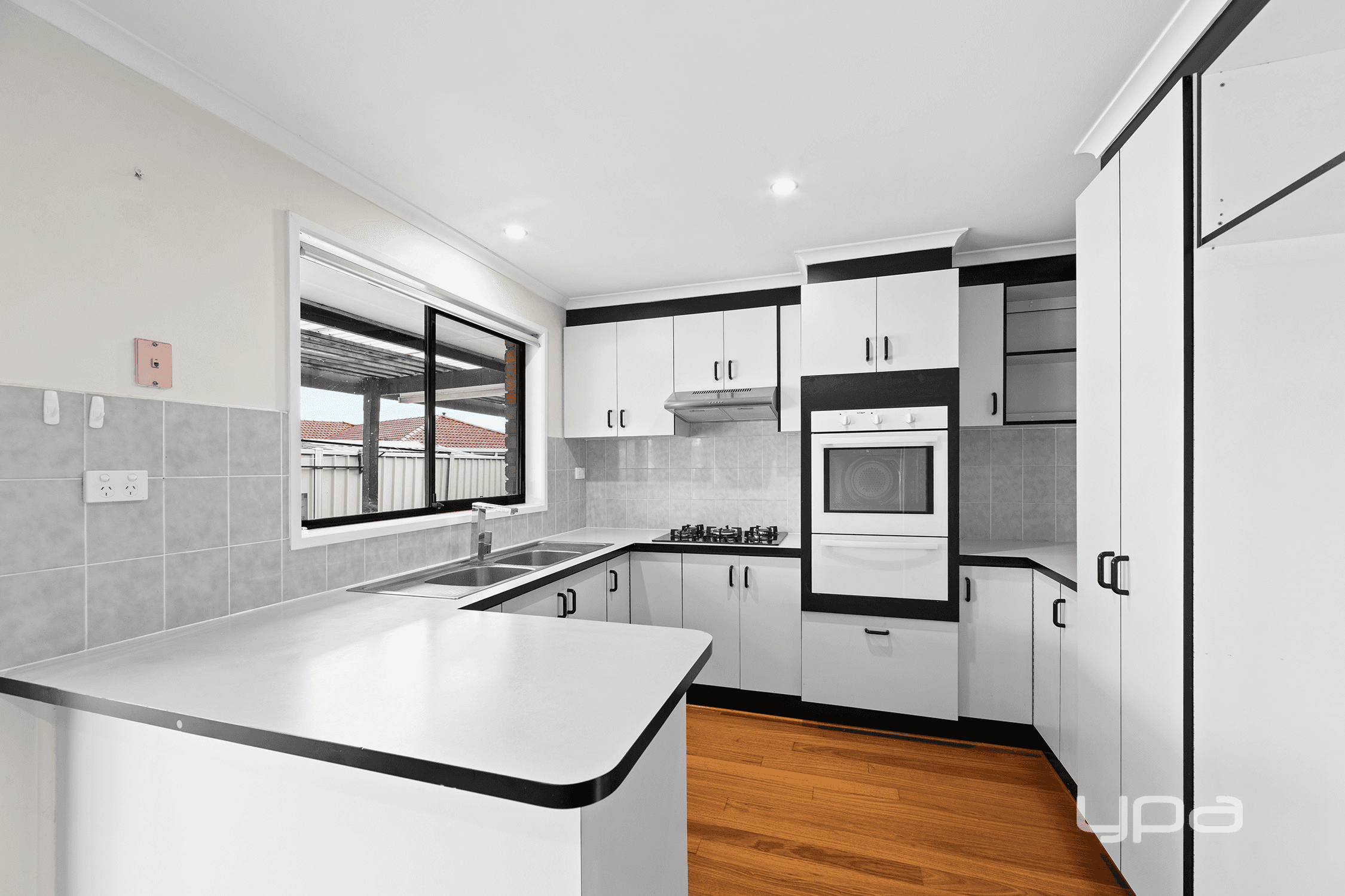 2/37 Galena Crescent, KINGS PARK, VIC 3021