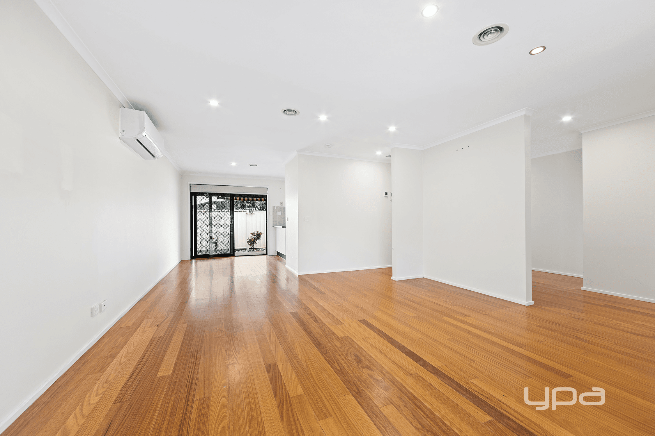 2/37 Galena Crescent, KINGS PARK, VIC 3021