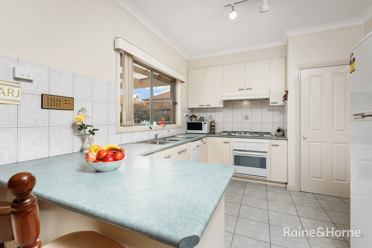 30 Thornton Avenue, SUNBURY, VIC 3429