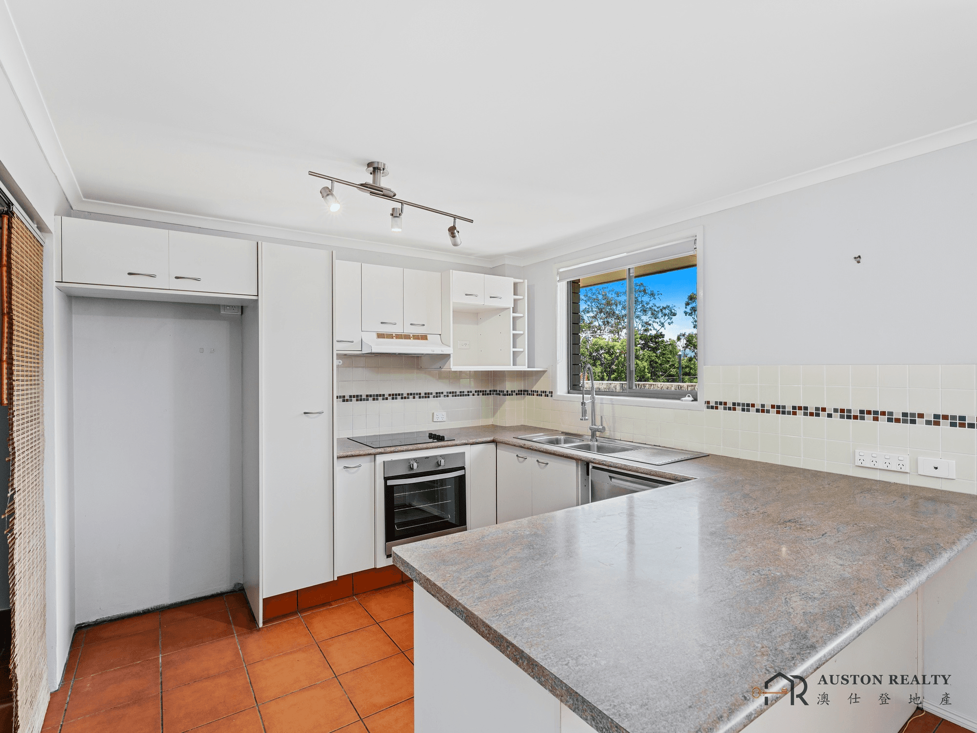 5/16 ROSEWOOD AVENUE, BROADBEACH, QLD 4218