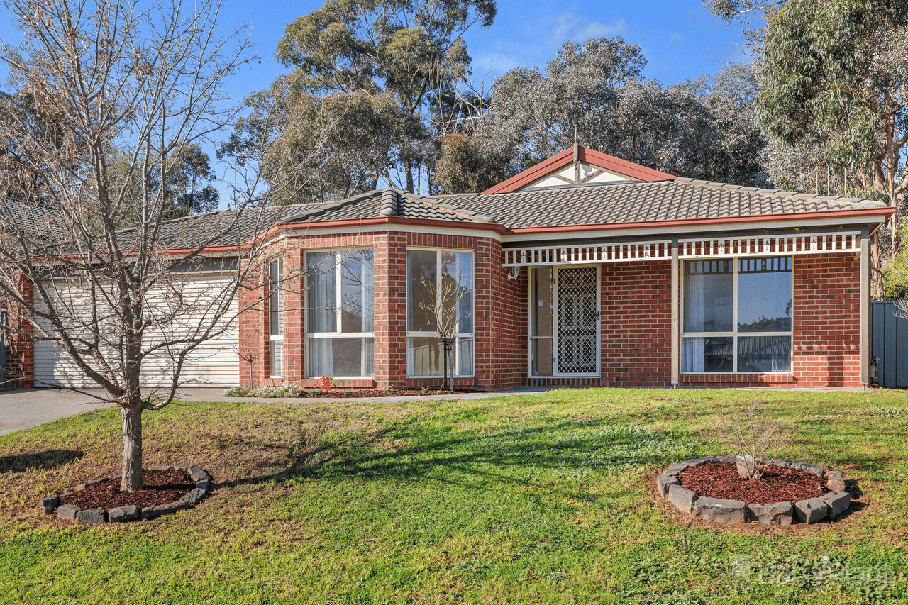 4 Sunset Boulevard, Spring Gully, VIC 3550