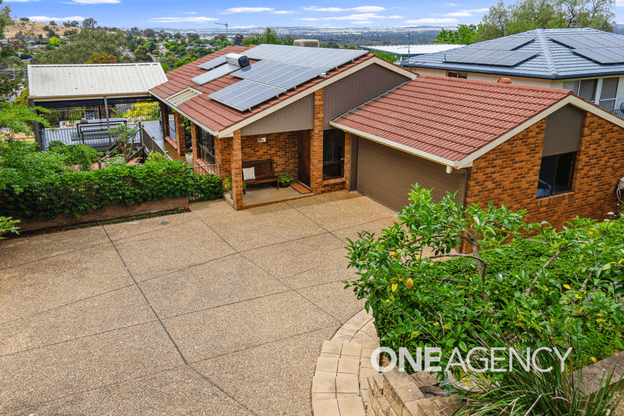 1 ANDREWS AVENUE, KOORINGAL, NSW 2650