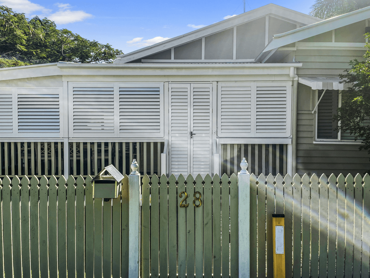 28 Kent Street, Urangan, QLD 4655