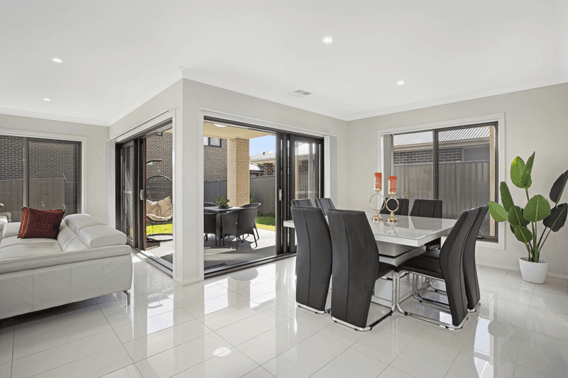 98 Commissioners Drive, Denham Court, NSW 2565