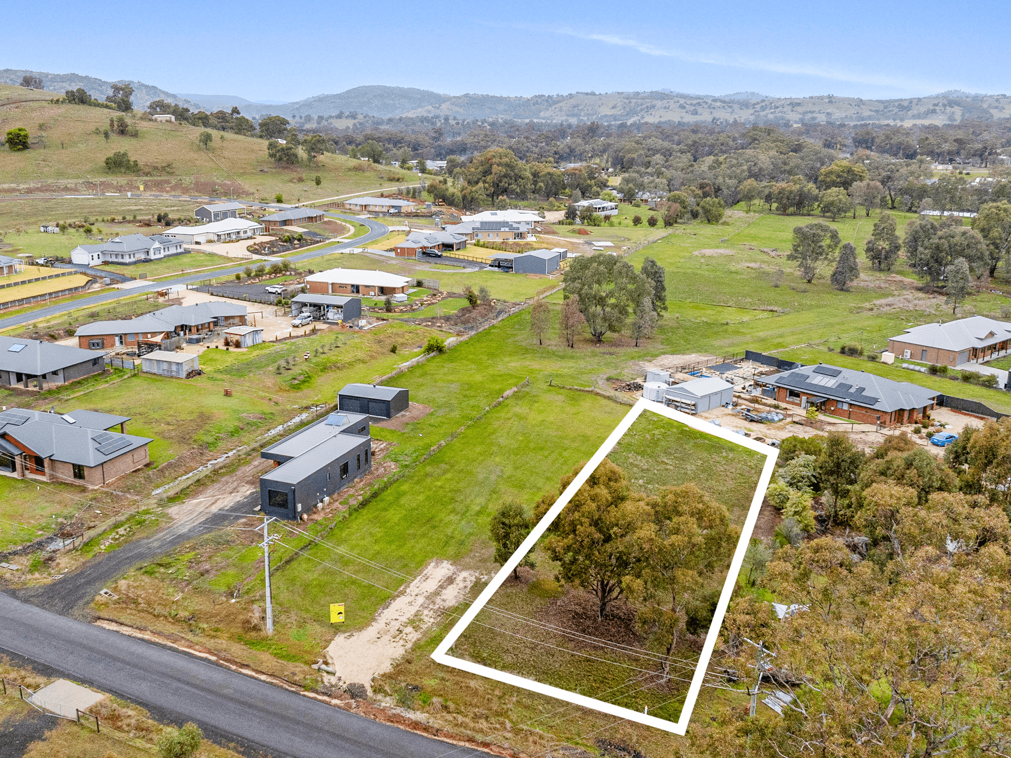 8 VALENTINES LANE, AVENEL, VIC 3664