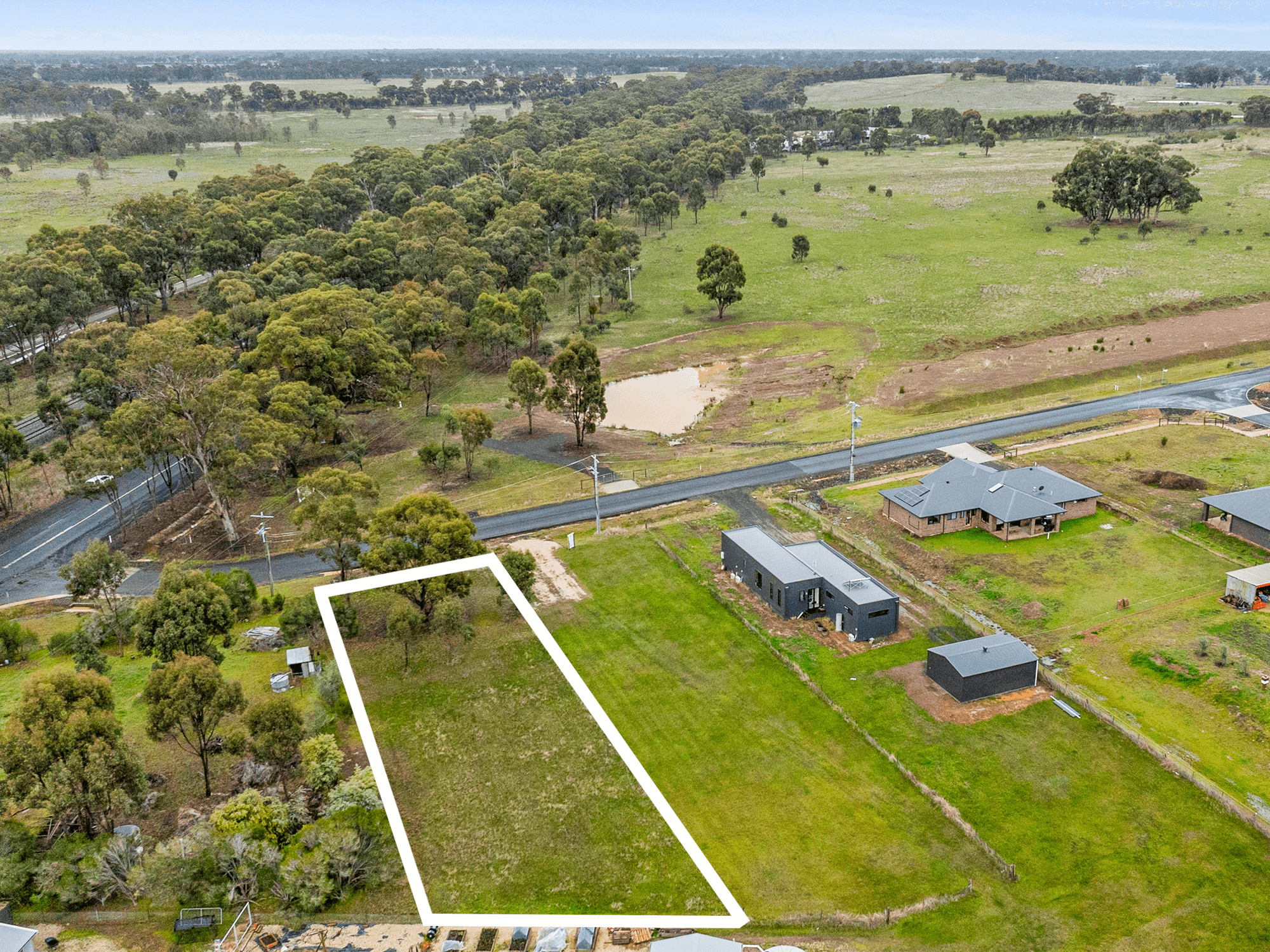 8 VALENTINES LANE, AVENEL, VIC 3664