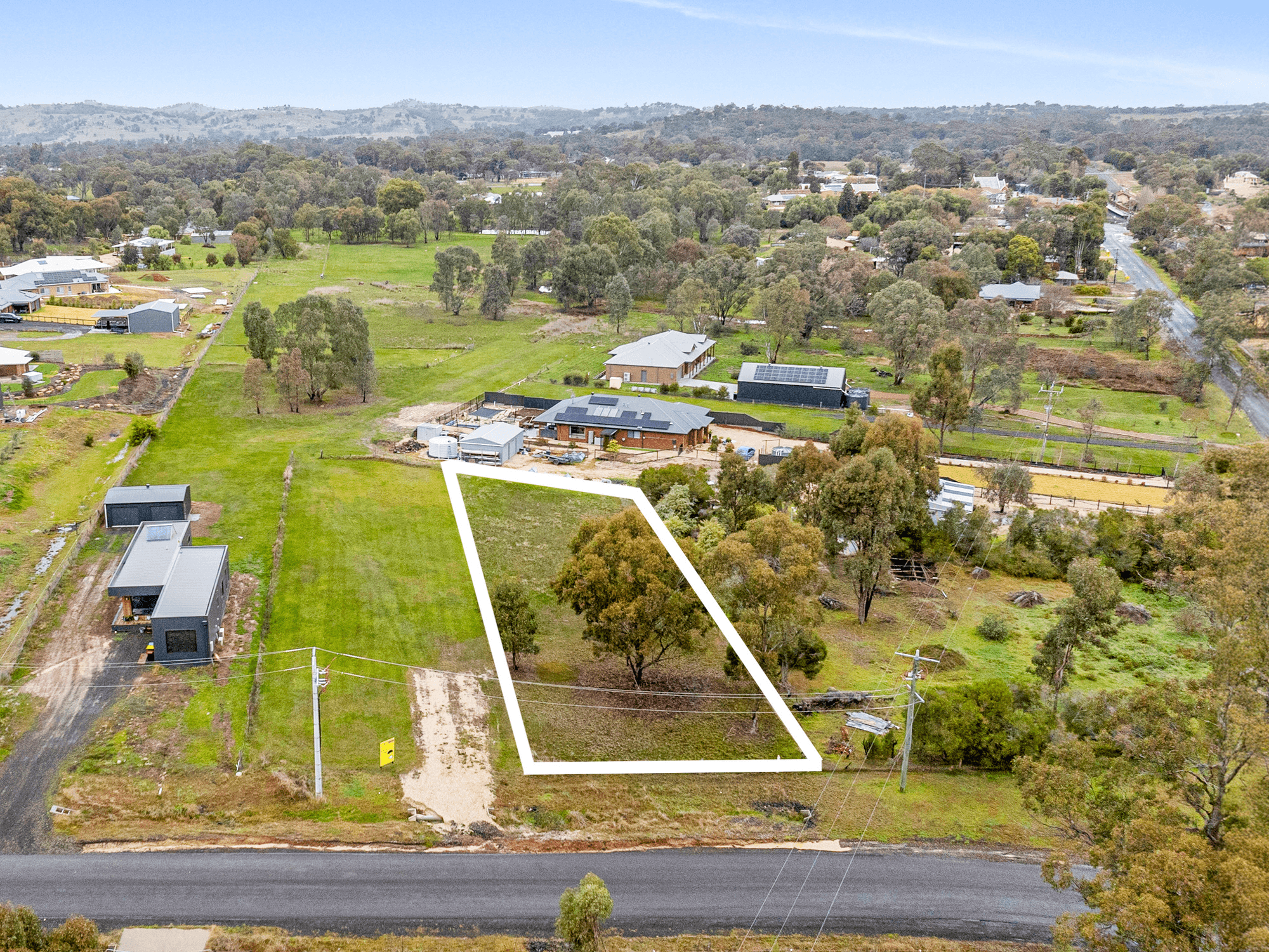 8 VALENTINES LANE, AVENEL, VIC 3664