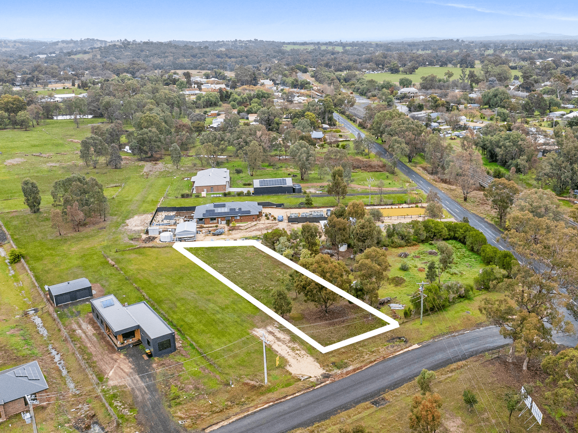 8 VALENTINES LANE, AVENEL, VIC 3664