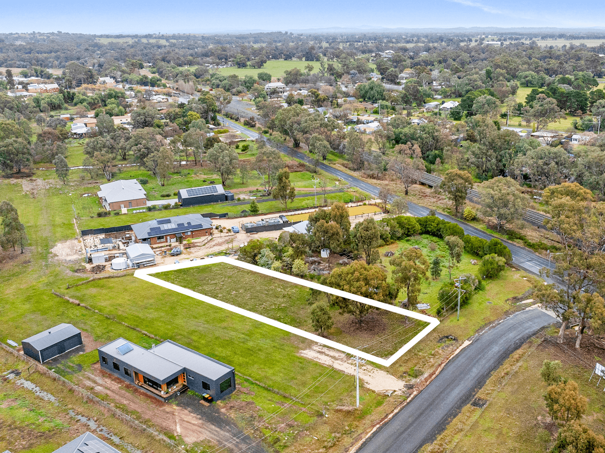 8 VALENTINES LANE, AVENEL, VIC 3664