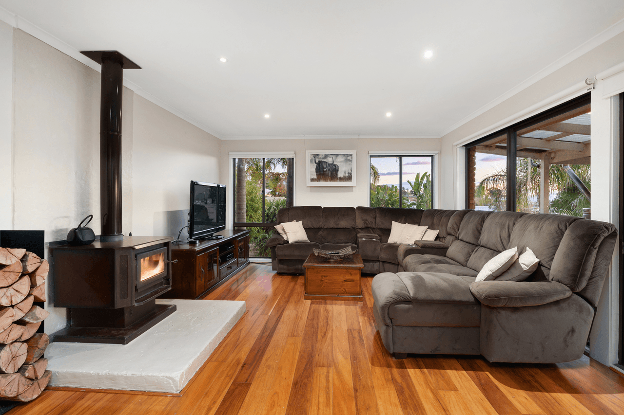 6 Hillcrest Avenue, BELLBRIDGE, VIC 3691