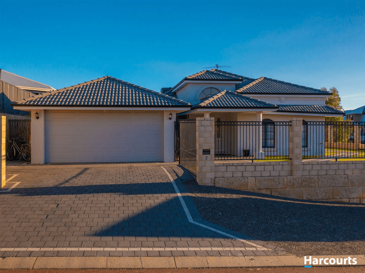 2 Lilly Pilly Lookout, Halls Head, WA 6210