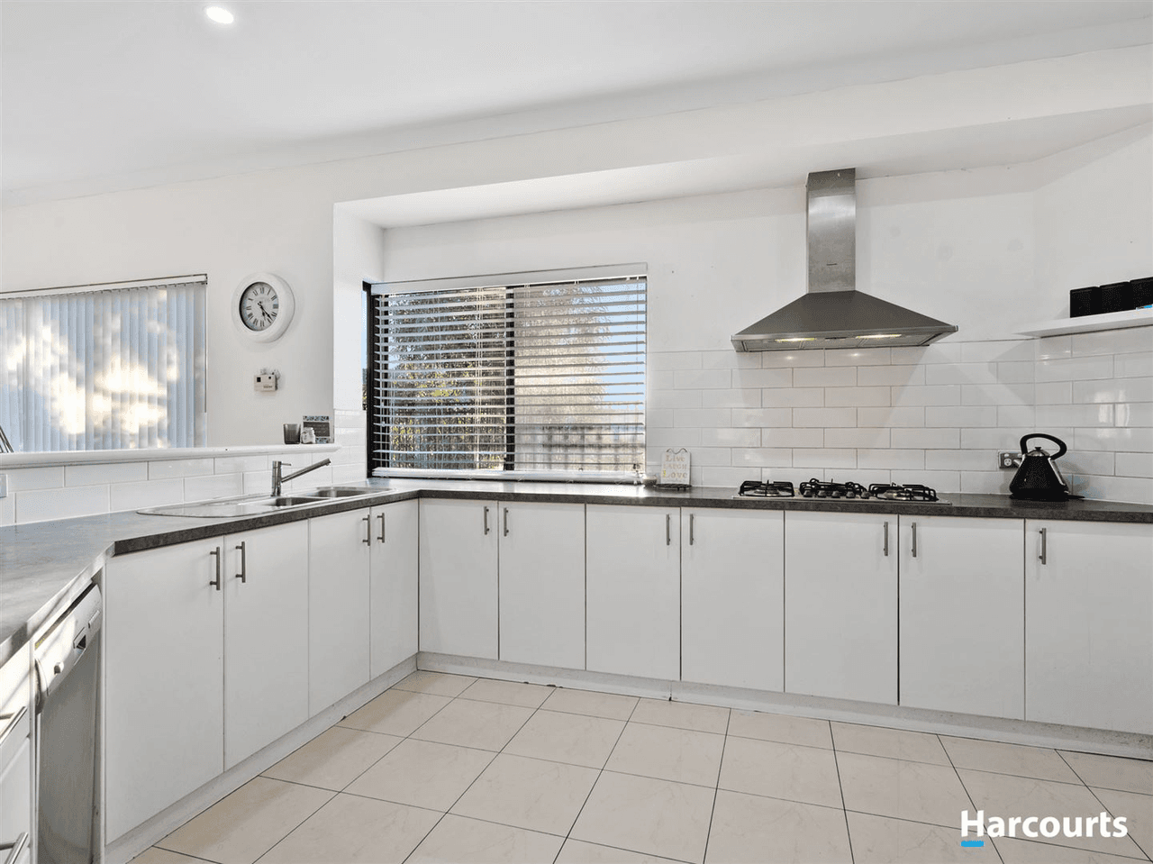 2 Lilly Pilly Lookout, Halls Head, WA 6210