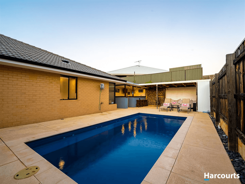 2 Lilly Pilly Lookout, Halls Head, WA 6210