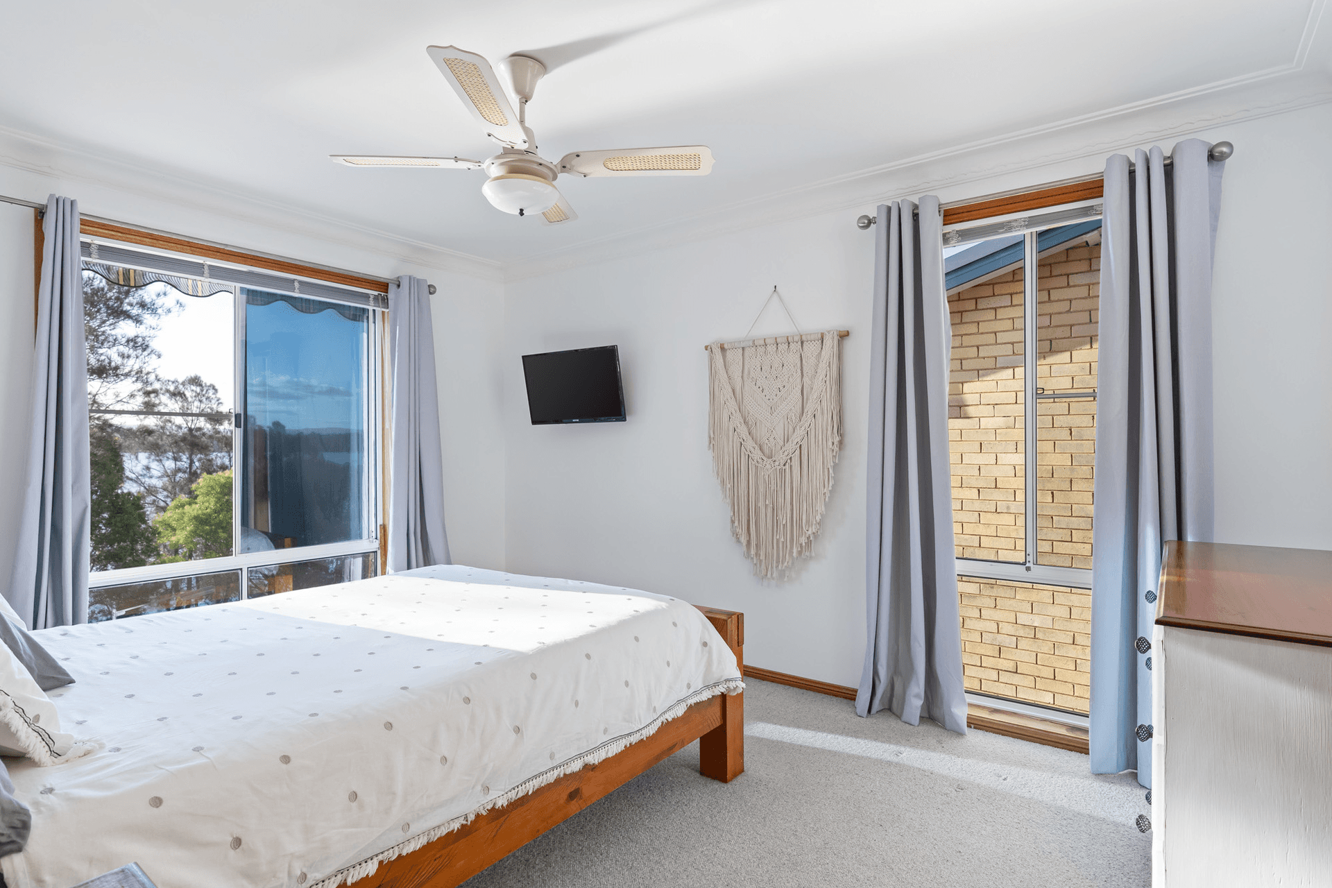 35 Macquarie Road, Mannering Park, NSW 2259