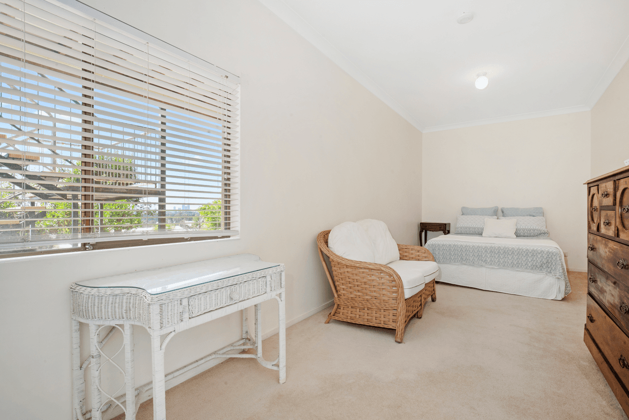 5 Summit Crescent, CARRARA, QLD 4211