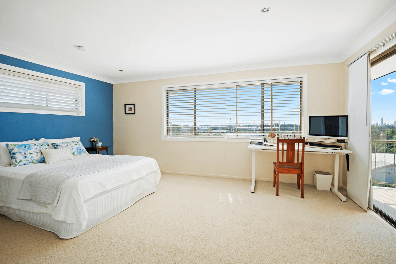 5 Summit Crescent, CARRARA, QLD 4211