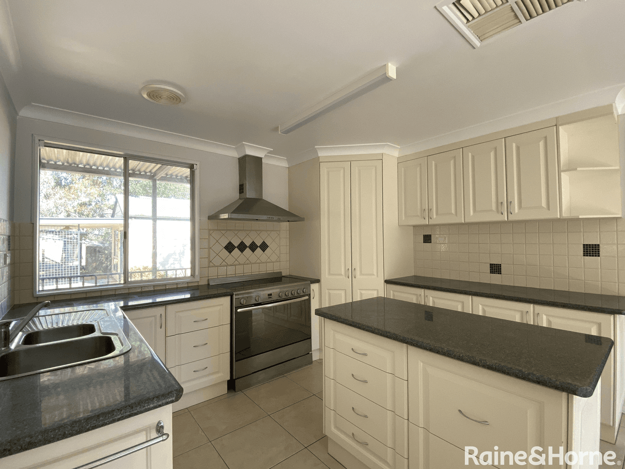 836 Henry Lawson Way, YOUNG, NSW 2594