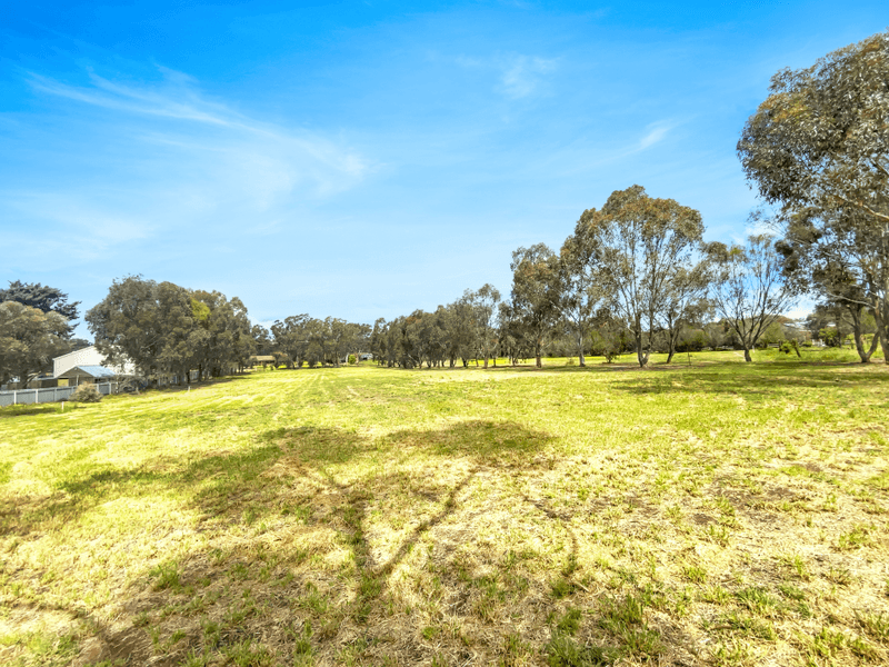 Prince Place, Lake Albert, NSW 2650