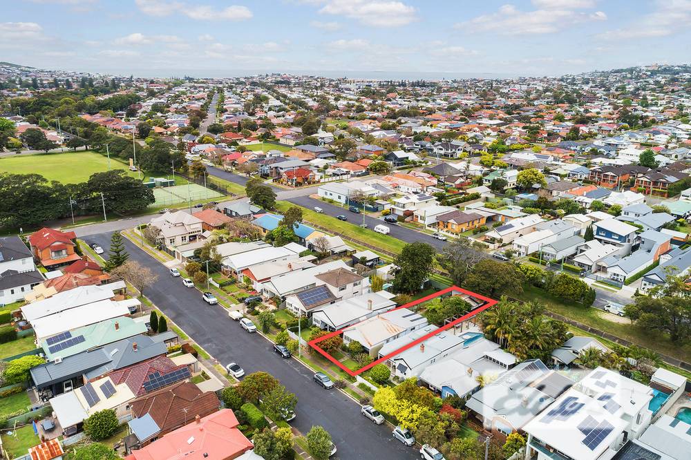 13 Park Street, Hamilton South, NSW 2303