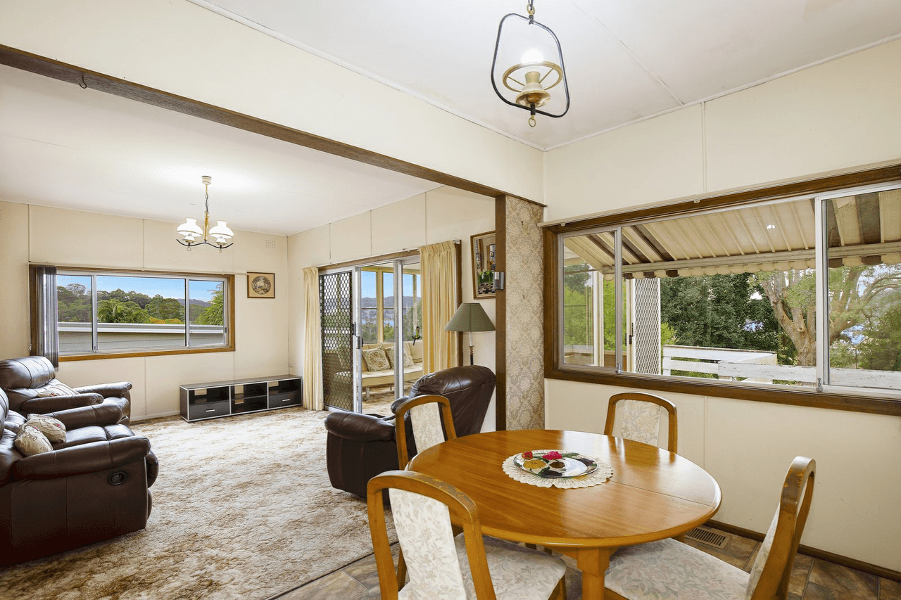 26 Nioka Avenue, POINT CLARE, NSW 2250