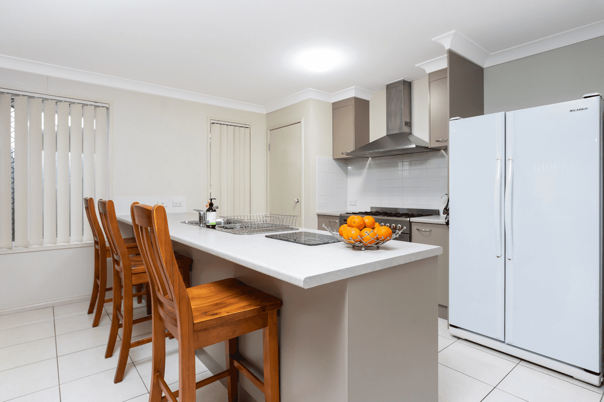 5 Coalstoun Crossing, WATERFORD, QLD 4133