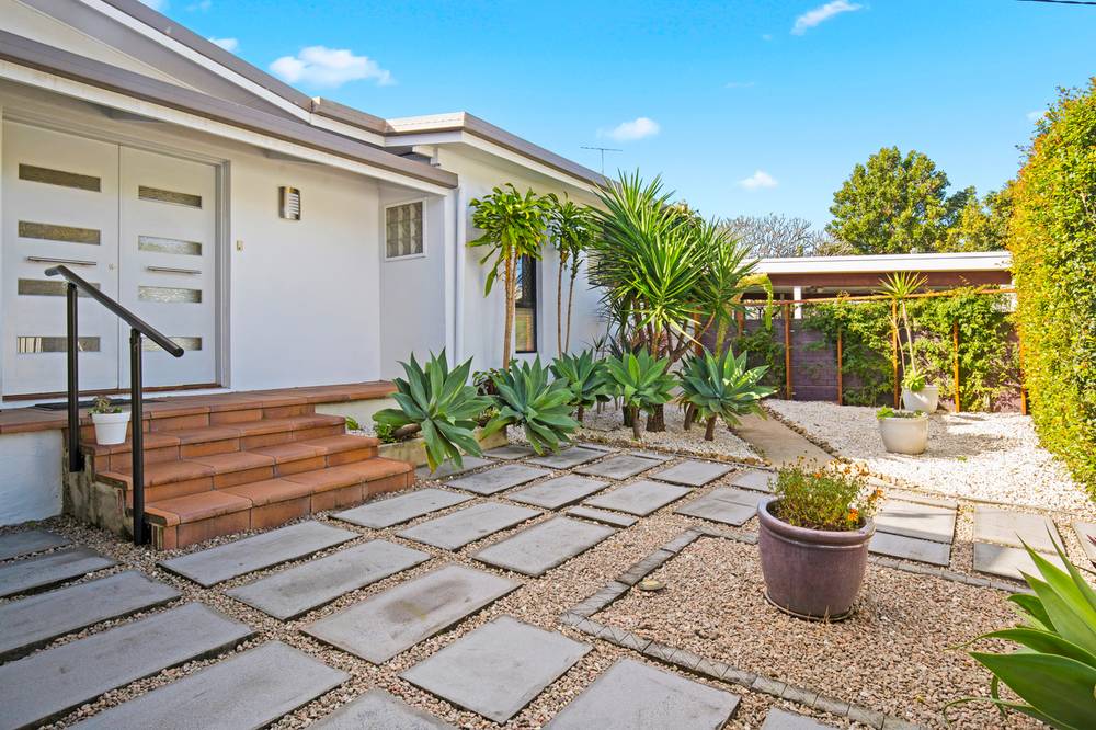41 Kalimna Drive, BROADBEACH WATERS, QLD 4218