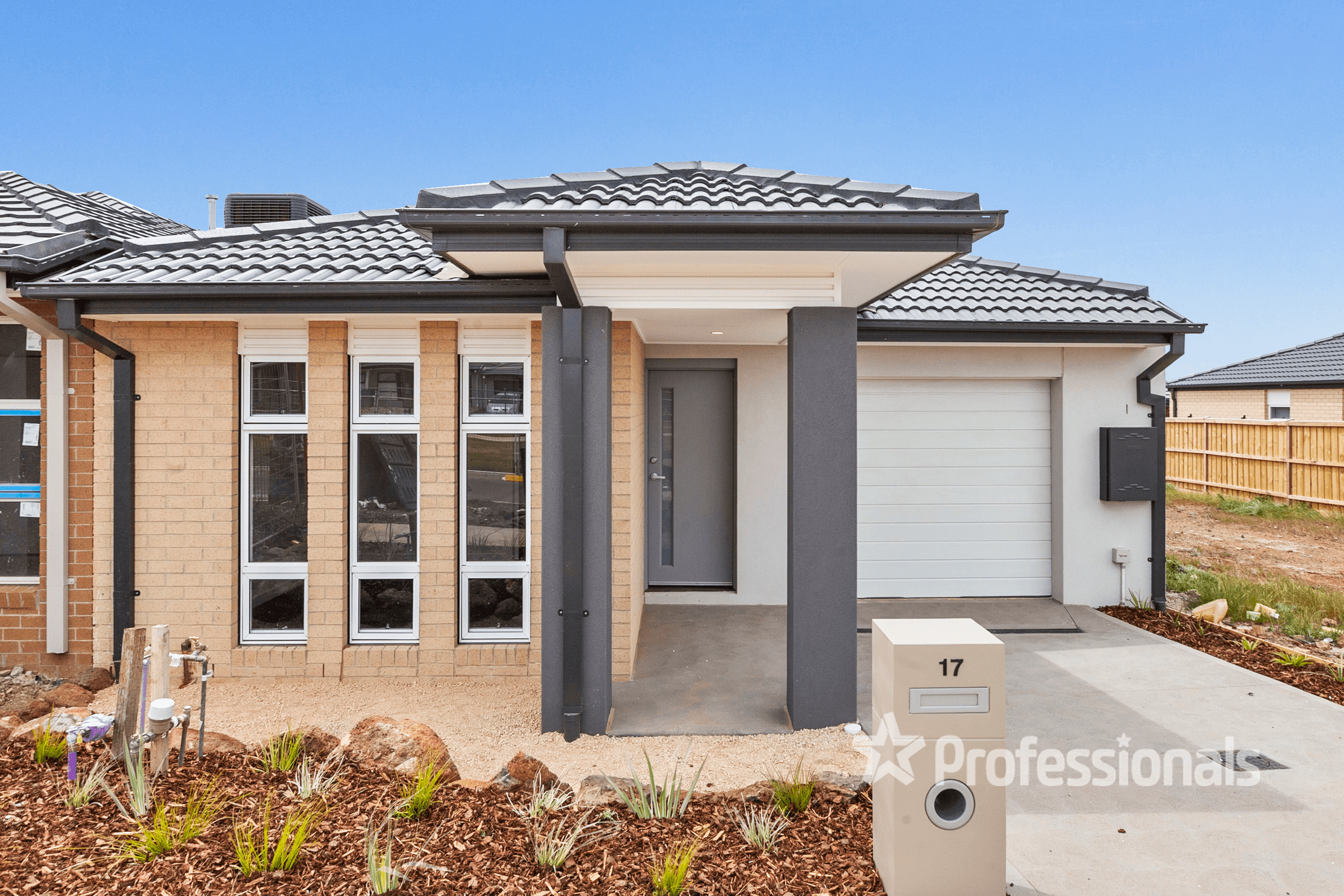 17 Tolkien Drive, MAMBOURIN, VIC 3024