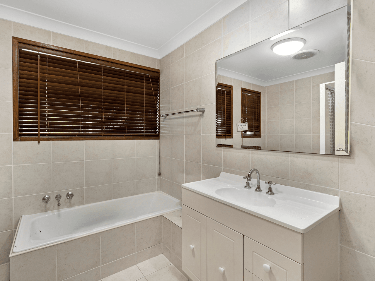 55 Abalone Avenue, PARADISE POINT, QLD 4216