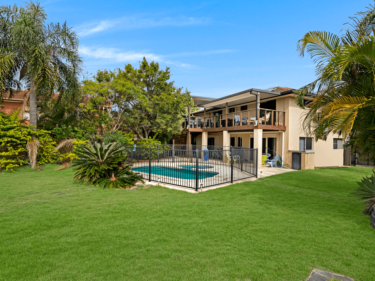 55 Abalone Avenue, PARADISE POINT, QLD 4216