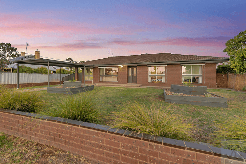6 Barker Street, Tocumwal, NSW 2714