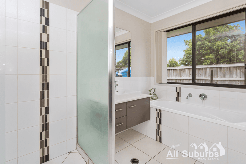 7 Surwold Way, LOGANLEA, QLD 4131