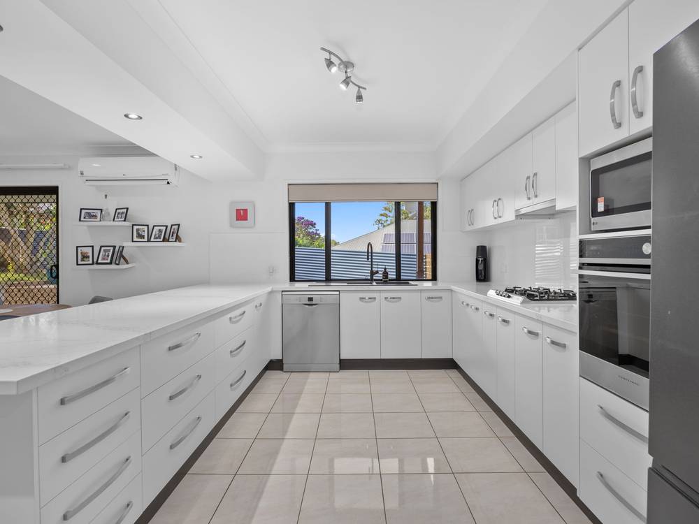 12 Gloria Close, GLASS HOUSE MOUNTAINS, QLD 4518