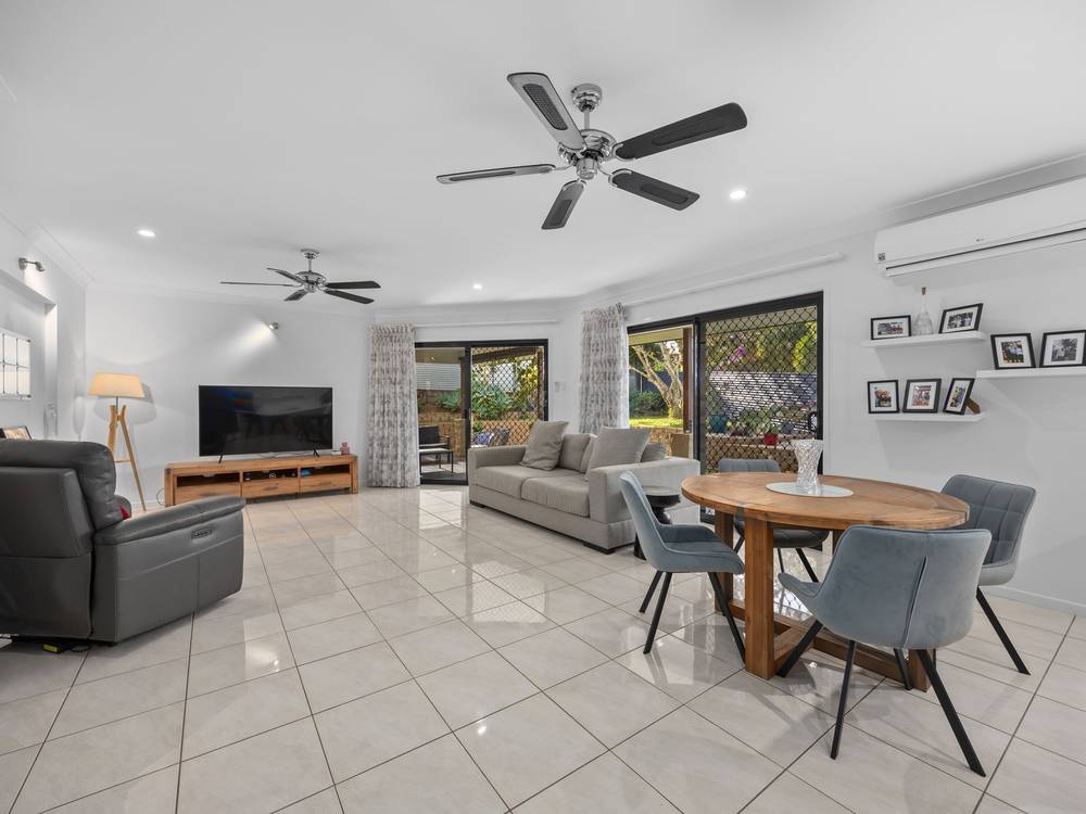 12 Gloria Close, GLASS HOUSE MOUNTAINS, QLD 4518