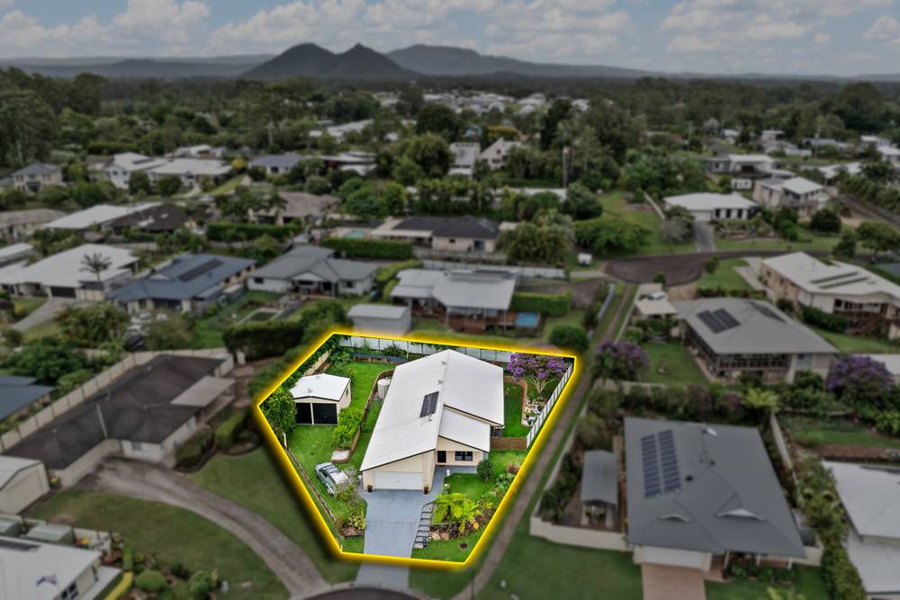 12 Gloria Close, GLASS HOUSE MOUNTAINS, QLD 4518