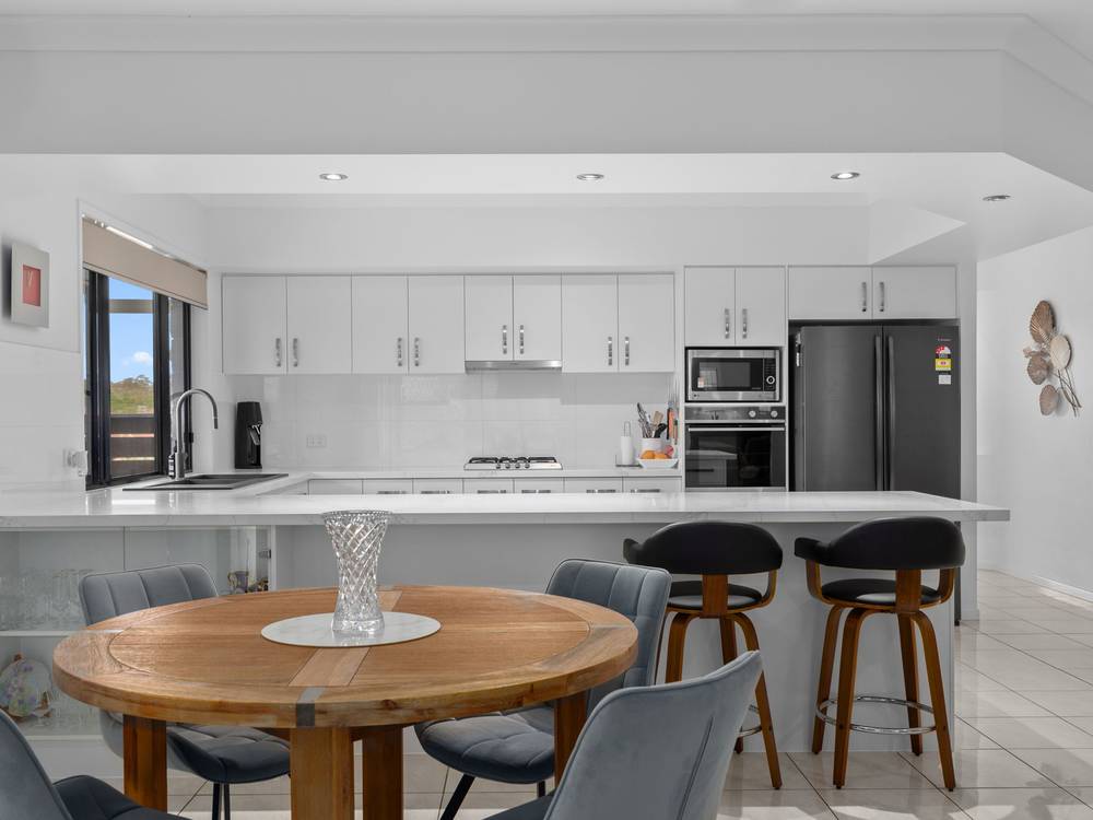 12 Gloria Close, GLASS HOUSE MOUNTAINS, QLD 4518