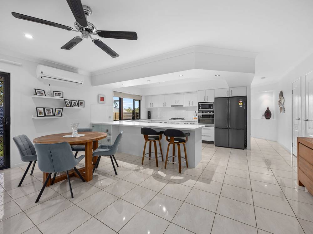 12 Gloria Close, GLASS HOUSE MOUNTAINS, QLD 4518