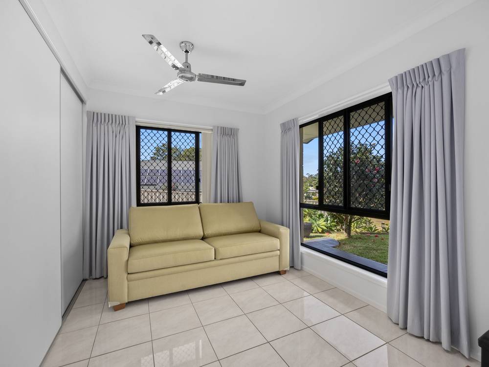 12 Gloria Close, GLASS HOUSE MOUNTAINS, QLD 4518